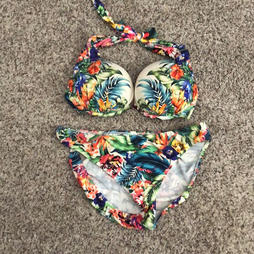 Venus bikini